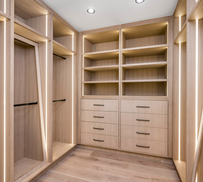 Bespoke fitted wardrobe with shelves and drawers in a modern design