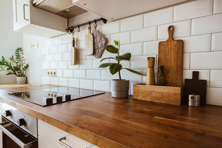 How to Choose a Kitchen Worktop: Quartz, Granite, Solid Wood or Laminate? Discover how to choose the right kitchen worktops by comparing quartz, granite, solid wood and laminate. This guide explores the cost, durability, maintenance and appearance of popular worktop materials to help you find the best option for your kitchen, lifestyle and budget.