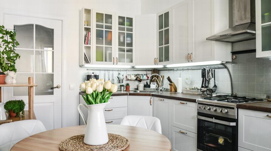 Space Saving Ideas For Small Kitchens At Bookham Kitchens, we understand that the importance of thoughtful design in small kitchens cannot be overstated. Small kitchens present unique challenges, where the balance between functionality and aesthetics becomes paramount. Every inch matters, and inefficient use of space can lead to a cramped, cluttered feeling that detracts from the overall enjoyment of the kitchen.