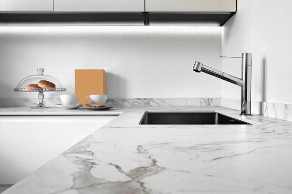 marble effect laminate worktop in kitchen